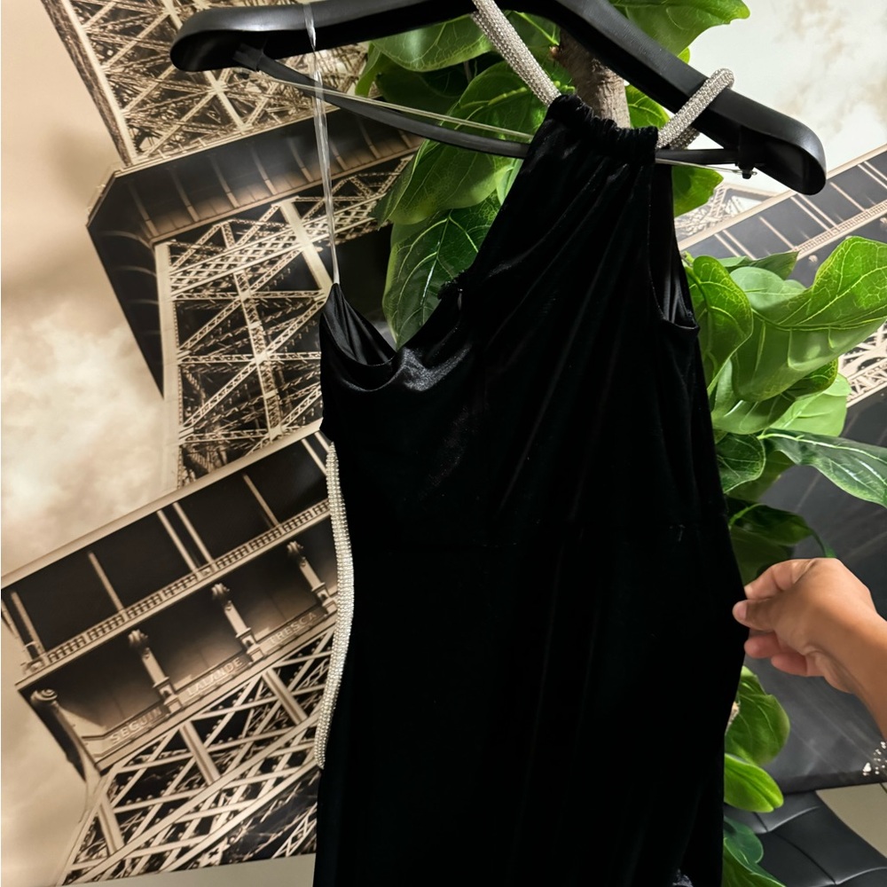 Beautiful sexy black one shoulder dress.